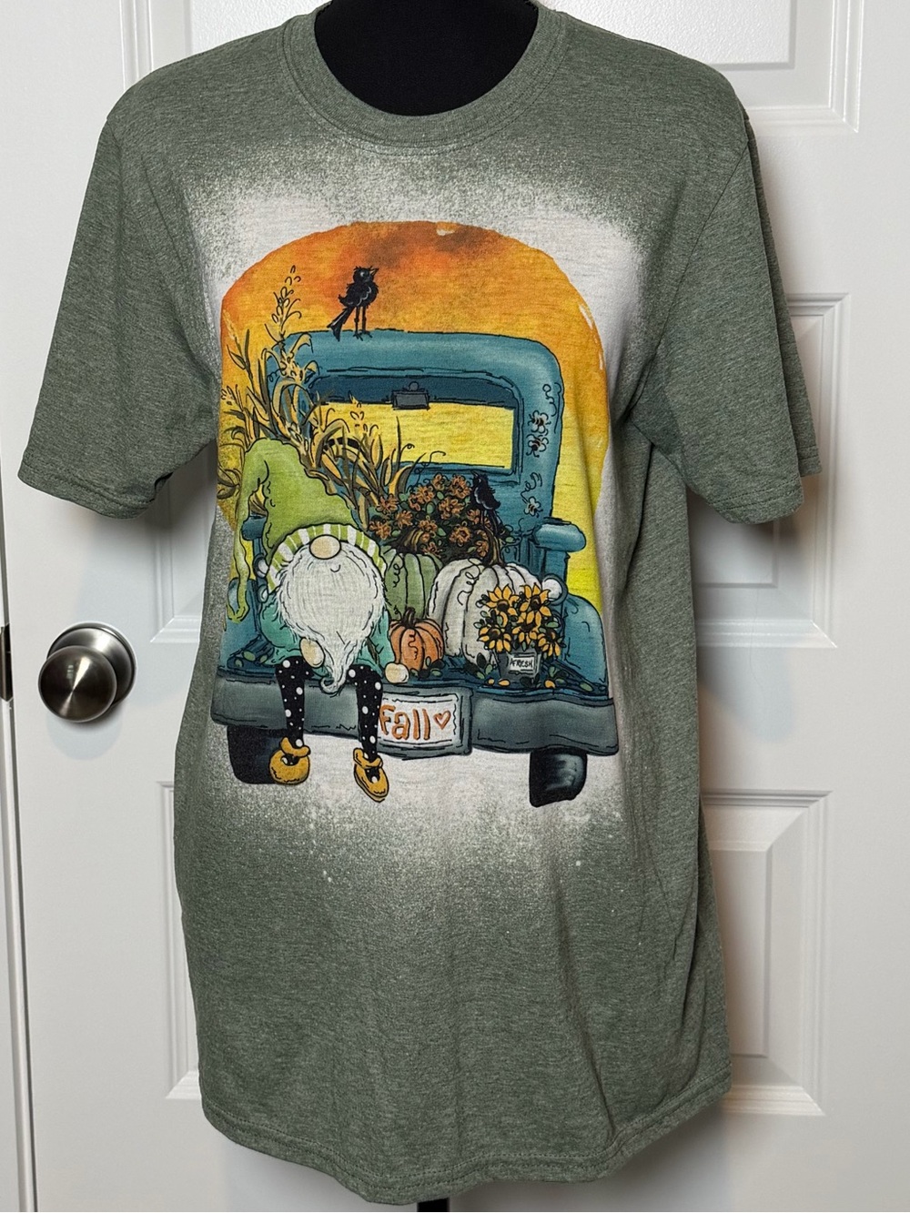 Gildan Softstyle Fall Gnome Graphic T-Shirt | Olive Green | Size Medium - Picture 1 of 6